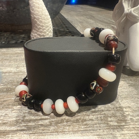 EUC,  Elegant Multicolor Beaded Bracelet - Picture 4 of 9